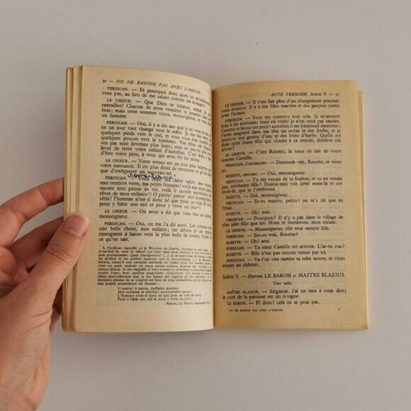 On ne badine pas avec l'amour (No Trifling with Love) French Play Pocket Book - Picture 9 of 11